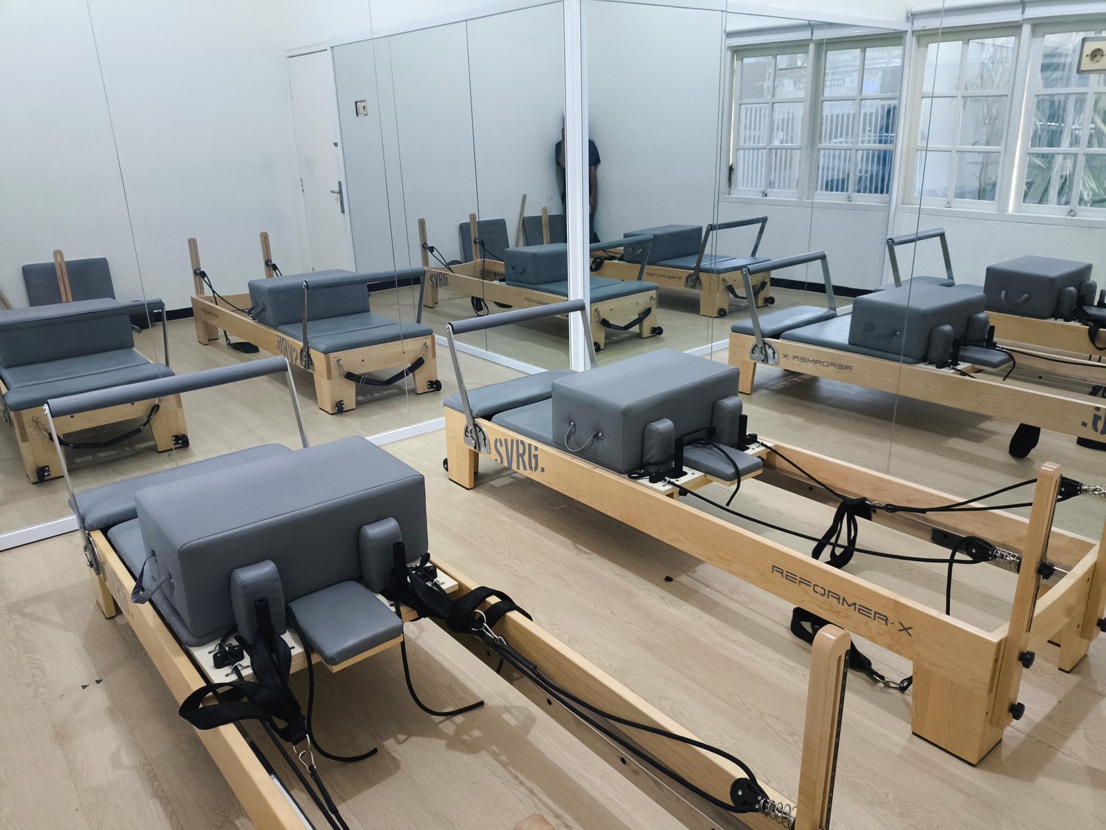 Pilates Reformer di NIKIFIT – mesin reformer profesional untuk wanita